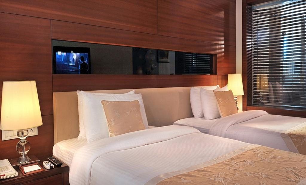 Hotel Haut Monde Гургаон Экстерьер фото
