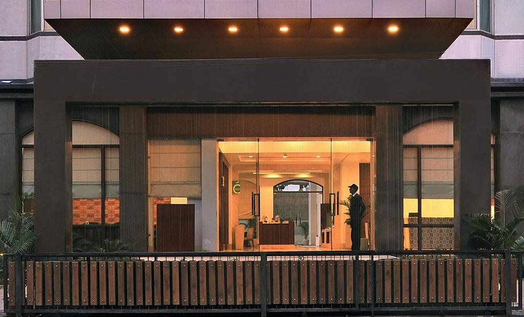 Hotel Haut Monde Гургаон Экстерьер фото