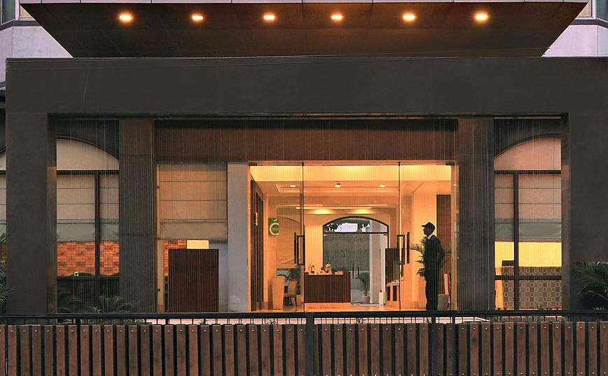 Hotel Haut Monde Гургаон Экстерьер фото