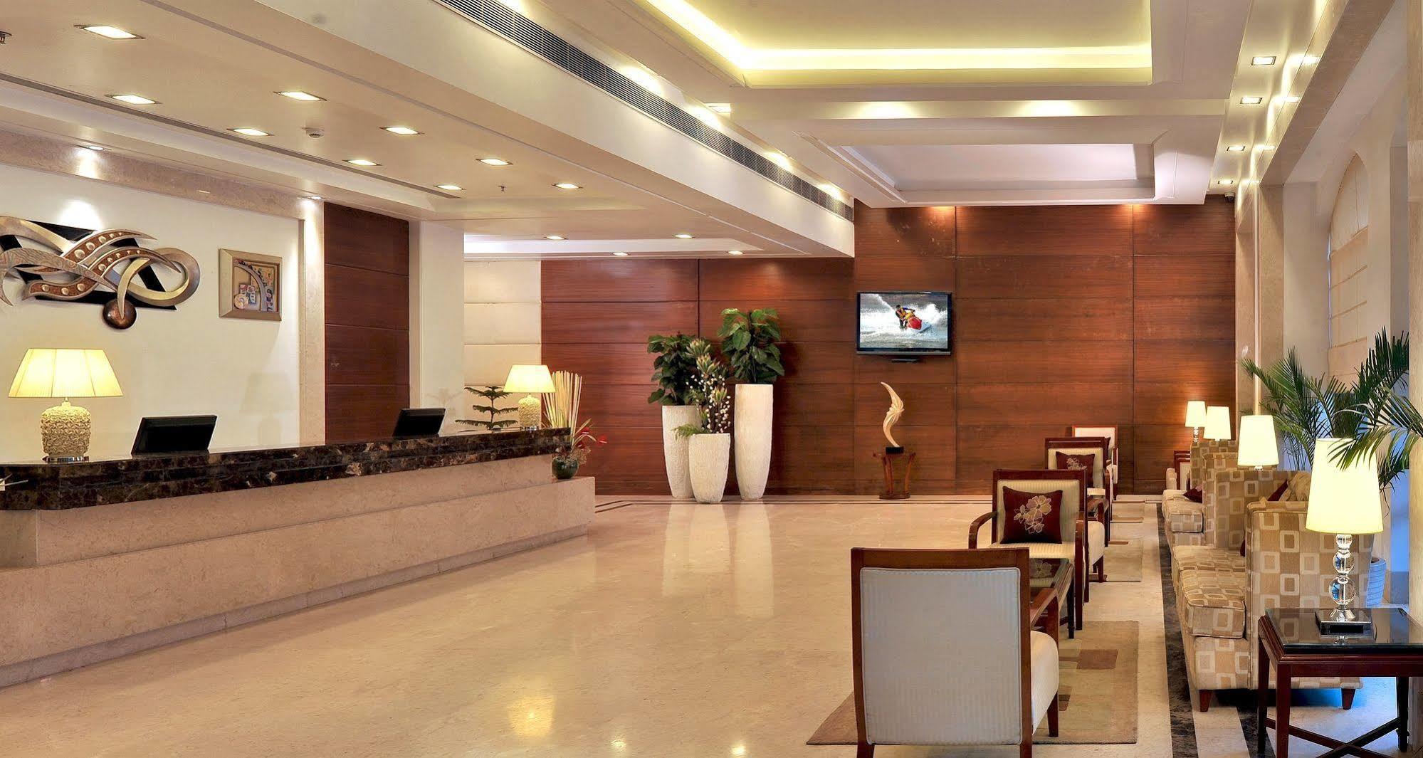 Hotel Haut Monde Гургаон Интерьер фото